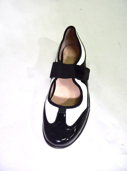 Tr-Arhissa wht/blk Patent Shoe Sz 8.5