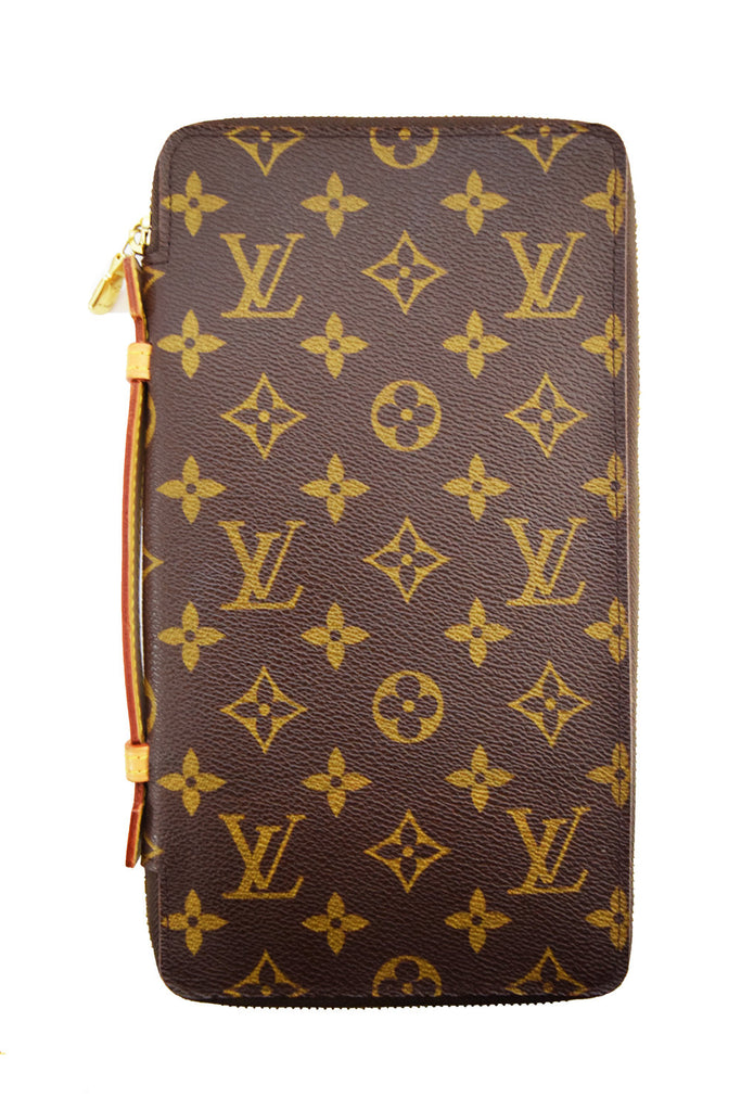 Louis Vuitton  Passport Cover – Baggio Consignment