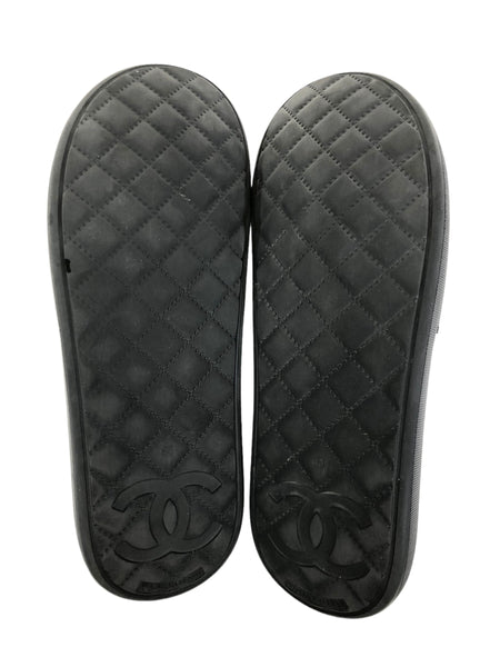 Black and White Rubber Camellia Slides | Size US 7.5/8 - IT 40