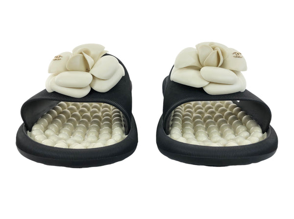 Black and White Rubber Camellia Slides | Size US 7.5/8 - IT 40